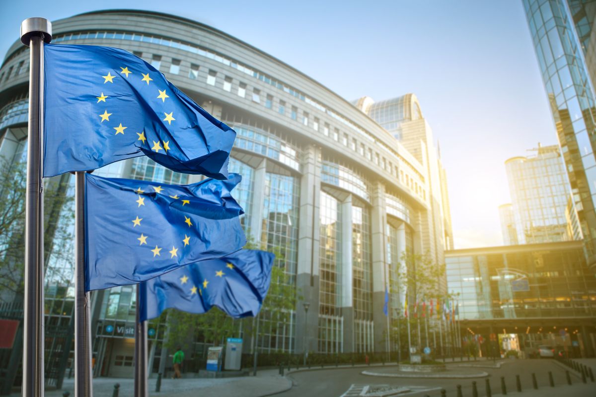 Sostenibilità e finanza, l’Ue rivede le regole informative