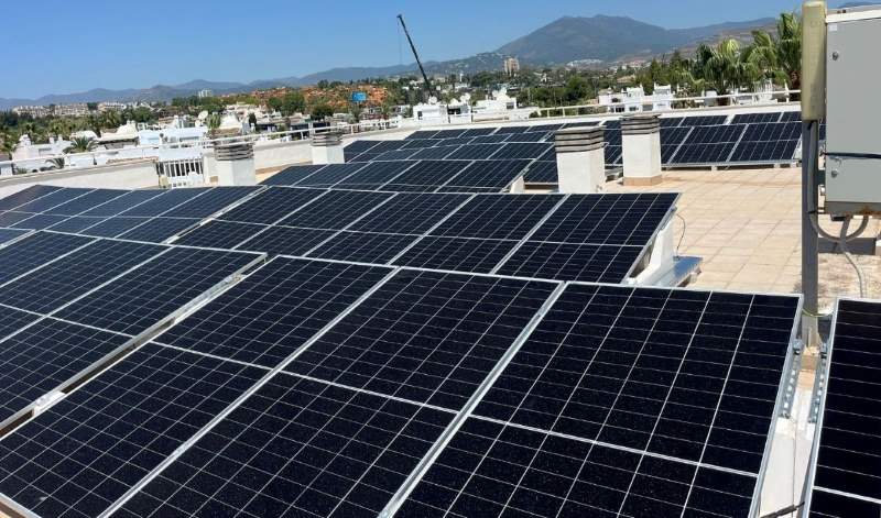 Moduli fotovoltaici Aiko ABC su un hotel in Andalusia
